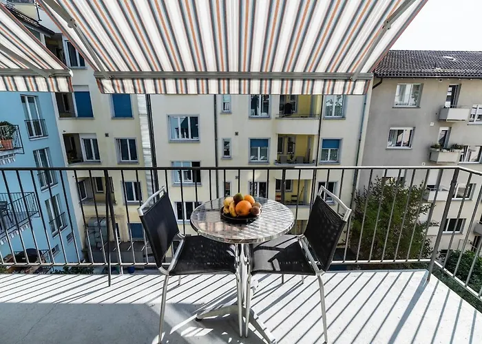 Executive 2 Bedroom Flat Near To The Lake - D10