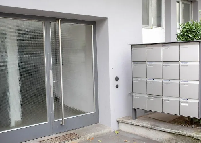 Executive 2 Bedroom Flat Near To The Lake - D10